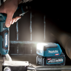 Makita ML011G Latarka 40Vmax XGT 0Ah 150 lumen 5000K port USB  08/26