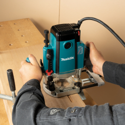 Makita RP2303FC01 Frezarka górnowrzecionowa 2100W regulacja obrotów 12mm  06/26