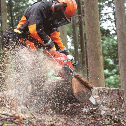 Makita XGT UC030GZ03 Bezszczotkowa pilarka łańcuchowa 40Vmax 0Ah 50cm  12/25