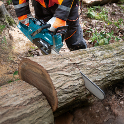 Makita XGT UC030GZ01 Bezszczotkowa pilarka łańcuchowa 40Vmax 0Ah 40cm  12/25